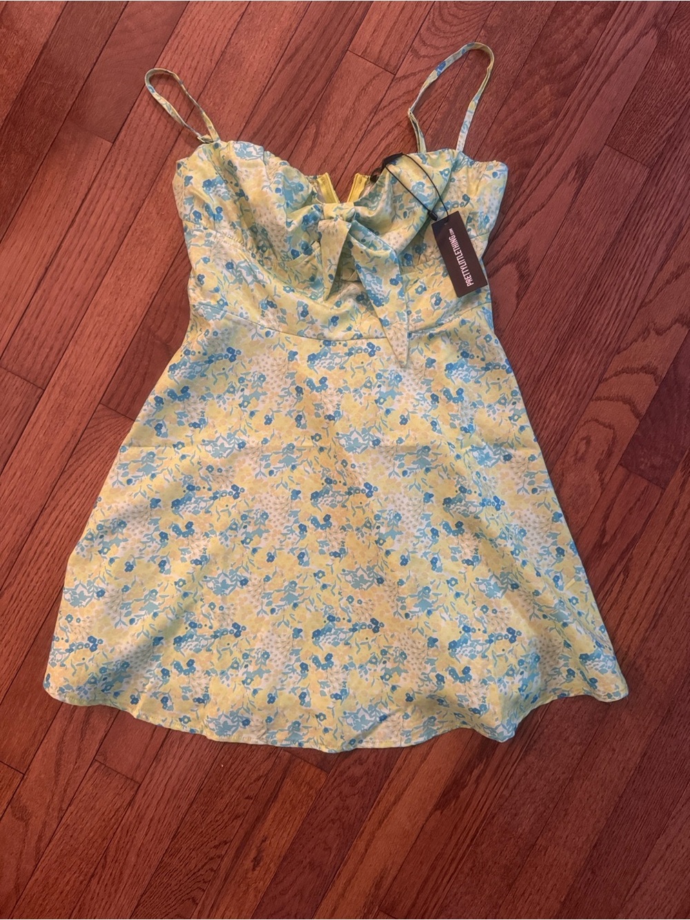 Pretty Little Thing Green Floral Tie Bust Shift Dress